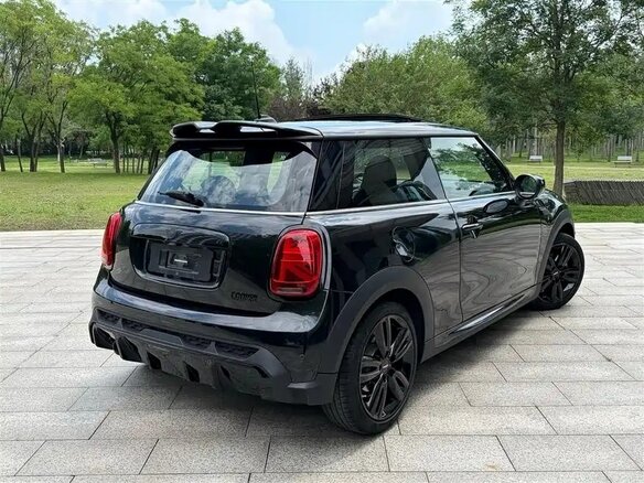 2022 Mini Hatch Cooper III (F55/F56) Рестайлинг 2, чёрный, 1937000 рублей - вид 2