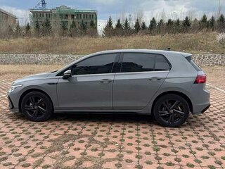 2023 Volkswagen Golf VIII, серебристый, 1560000 рублей, вид 4