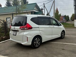 2018 Honda Freed II, белый, 1550000 рублей, вид 2