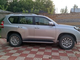 2015 Toyota Land Cruiser Prado 150 Series Рестайлинг 1, серый, 4500000 рублей, вид 3