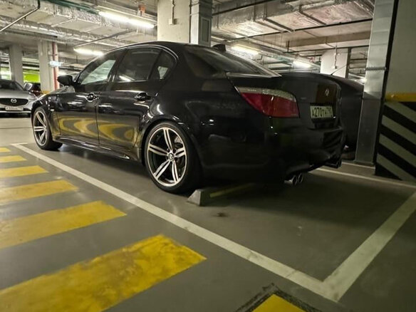 2008 BMW M5 IV (E60/E61), чёрный, 5000000 рублей - вид 2
