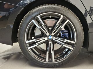 2025 BMW 3 серии 320d VII (G2x) Рестайлинг 2, чёрный, 6900000 рублей, вид 4