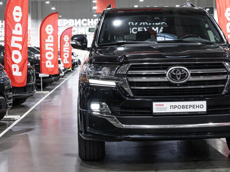 2019 Toyota Land Cruiser 200 Series Рестайлинг 2, чёрный, 7907264 рублей, вид 4