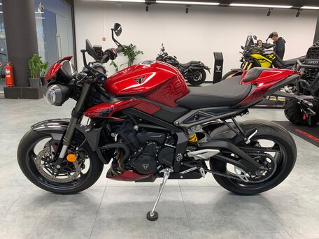 2025 Triumph Street Triple, красный, 1325000 рублей, вид 2