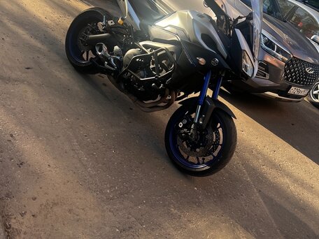 2015 Yamaha MT-09 Tracer (FJ-09), серебристый, 580000 рублей, вид 4