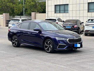 2023 Skoda Octavia IV (A8), синий, 1740000 рублей, вид 3