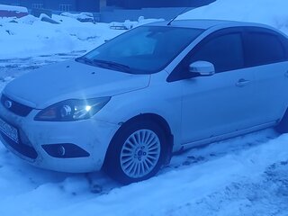 2011 Ford Focus II Рестайлинг, серебристый, 550000 рублей, вид 1