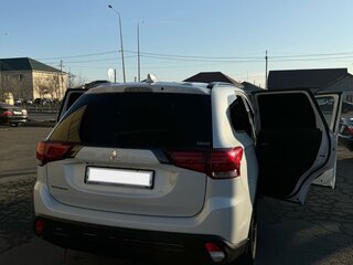 2021 Mitsubishi Outlander III Рестайлинг 3, белый, 3500000 рублей, вид 2