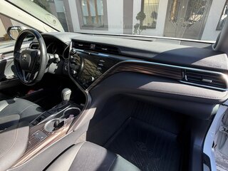 2021 Toyota Camry VIII (XV70), белый, 3500000 рублей, вид 5