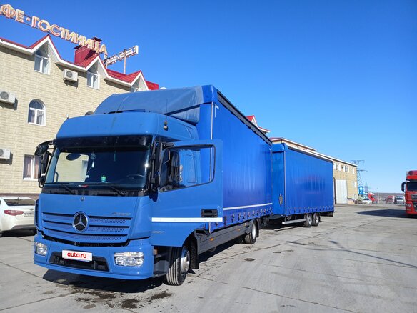 2015 Mercedes-Benz Atego, синий, 6500000 рублей - вид 2