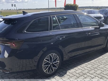 2023 Skoda Octavia IV (A8), чёрный, 3691336 рублей, вид 3