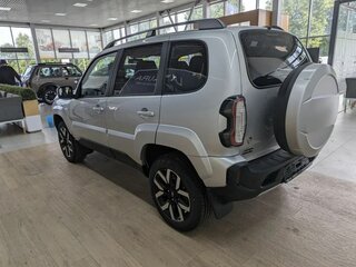2026 Lada (ВАЗ) Niva Travel I Рестайлинг, серебристый, 1809000 рублей, вид 5