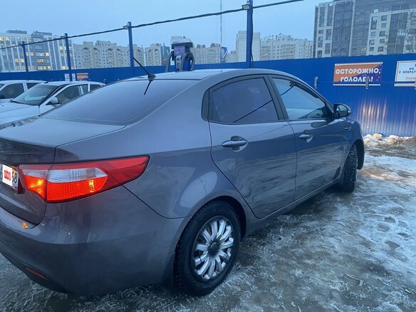 2013 Kia Rio 4-speed III, серый, 1060000 рублей - вид 1