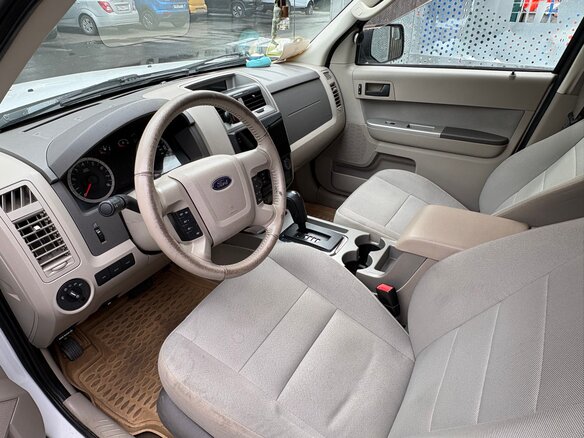 2010 Ford Escape II, белый - вид 10