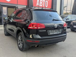 2017 Volkswagen Touareg II Рестайлинг, чёрный, 2830000 рублей, вид 4