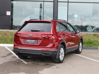 2021 Volkswagen Tiguan II Рестайлинг, красный, 1950000 рублей, вид 4