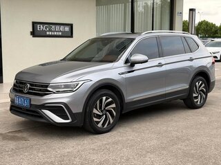 2023 Volkswagen Tiguan L II Рестайлинг (China Market), серебристый, 1860000 рублей, вид 3