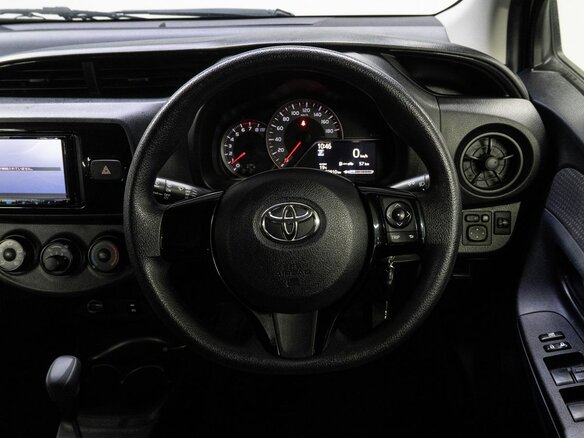 2018 Toyota Vitz III (XP130) Рестайлинг 2, белый - вид 16
