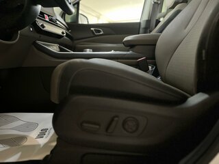 2025 Kia Carnival IV Рестайлинг, белый, 5495000 рублей, вид 3