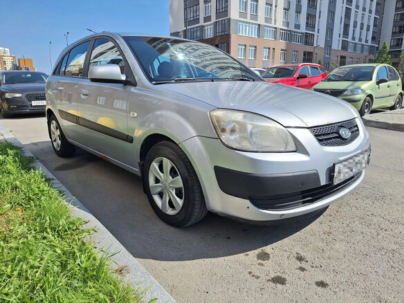 2005 Kia Rio II, серебристый, 430000 рублей