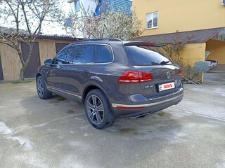 2012 Volkswagen Touareg II, чёрный, 2700000 рублей, вид 3