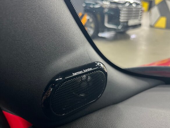 2019 Mini Cabrio JCW John Cooper Works III Рестайлинг, красный, 3490000 рублей - вид 15