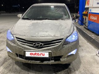 2015 Hyundai Solaris I Рестайлинг, серебристый, 1000000 рублей, вид 1