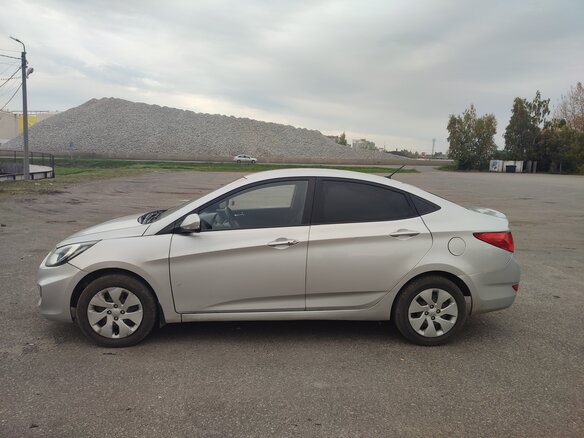 2013 Hyundai Solaris I, серебристый - вид 4
