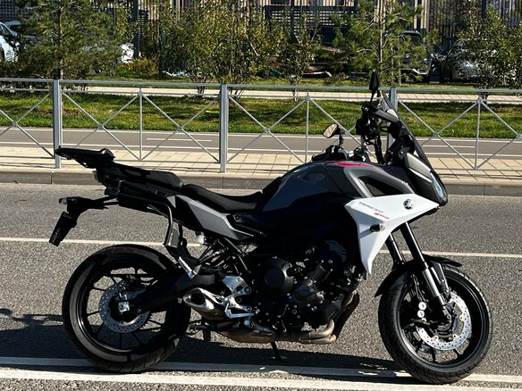 2018 Yamaha MT-09 Tracer (FJ-09), серый, 900000 рублей - вид 4