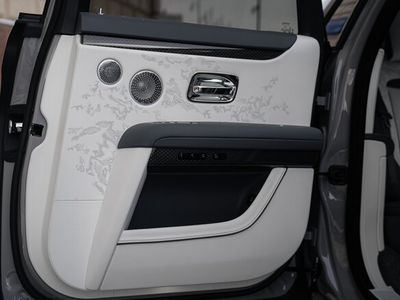 2026 Rolls-Royce Ghost Black Badge II Рестайлинг (Series II), серый, 58900000 рублей - вид 30