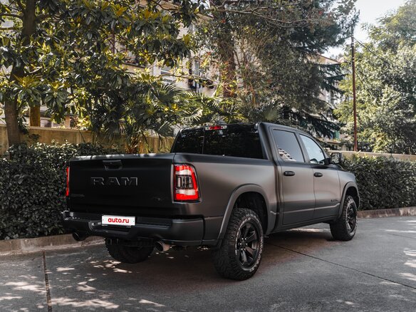 2022 Ram 1500 Crew Cab V, чёрный, 9480000 рублей - вид 3