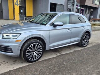 2020 Audi Q5 45 TFSI II (FY), серый, 3349999 рублей, вид 1