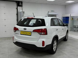 2014 Kia Sorento II Рестайлинг, белый, 1800000 рублей, вид 4