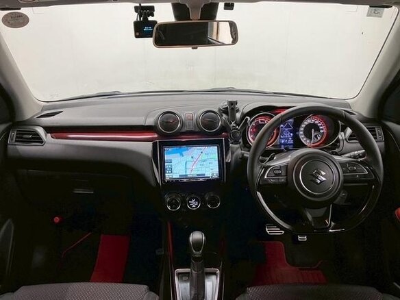2021 Suzuki Swift V Рестайлинг, чёрный, 890000 рублей - вид 2
