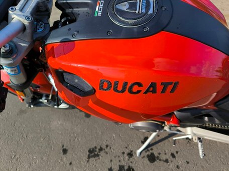 2009 Ducati Monster 1100, красный, 424524 рублей, вид 5