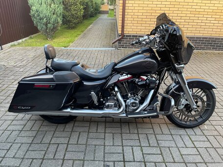 2020 Harley-Davidson CVO Street Glide, чёрный, 2500000 рублей, вид 3