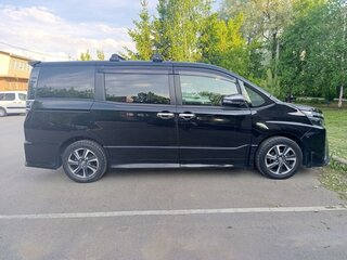 2019 Toyota Voxy III (R80) Рестайлинг, чёрный, 2600000 рублей, вид 3
