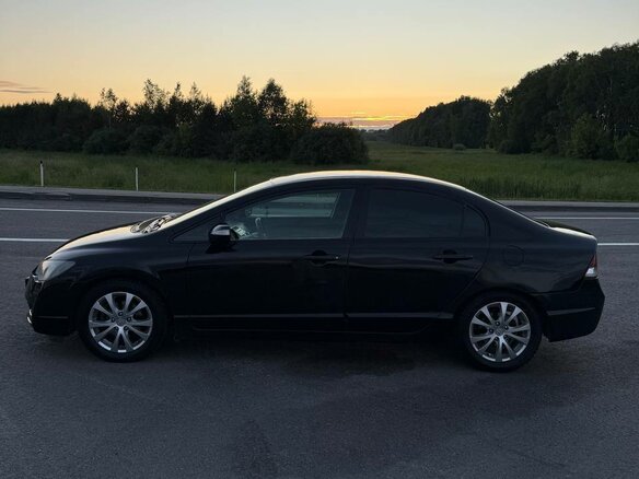 2009 Honda Civic VIII Рестайлинг, чёрный, 850000 рублей - вид 5