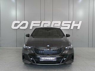 2024 BMW 5 серии 520i VIII (G60/G61/G68), серый, 6799000 рублей, вид 3