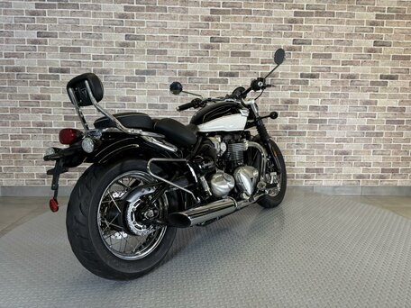 2023 Triumph Bonneville Speedmaster, белый, 1282000 рублей, вид 3