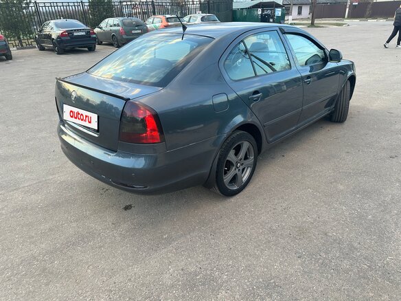 2012 Skoda Octavia II (A5) Рестайлинг, серый, 700000 рублей - вид 1
