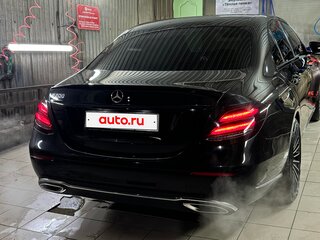 2016 Mercedes-Benz E-Класс 200 V (W213, S213, C238), чёрный, 2600000 рублей, вид 2