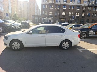 2019 Skoda Octavia III (A7) Рестайлинг, белый, 700000 рублей, вид 2