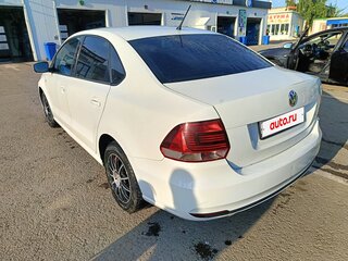 2015 Volkswagen Polo V Рестайлинг, белый, 700000 рублей, вид 3