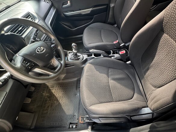 2013 Kia Rio 5-speed III, серый, 660000 рублей - вид 8