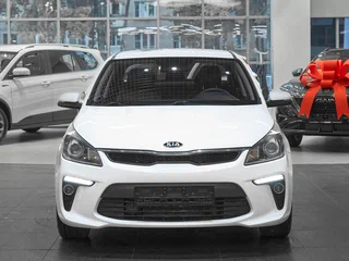 2018 Kia Rio IV, белый, 1149000 рублей, вид 2