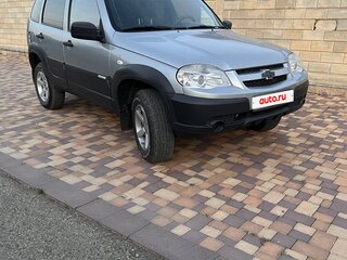 2013 Chevrolet Niva I Рестайлинг, серебристый, 550000 рублей, вид 2