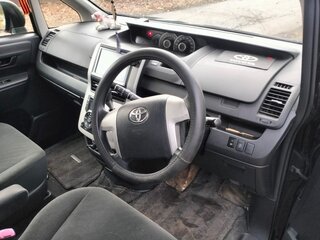 2013 Toyota Voxy II (R70) Рестайлинг, чёрный, 1690000 рублей, вид 5