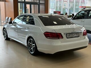 2013 Mercedes-Benz E-Класс 200 IV (W212, S212, C207) Рестайлинг, белый, 1800000 рублей, вид 4