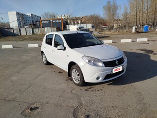 2013 Renault Sandero I, белый, 420000 рублей, вид 3